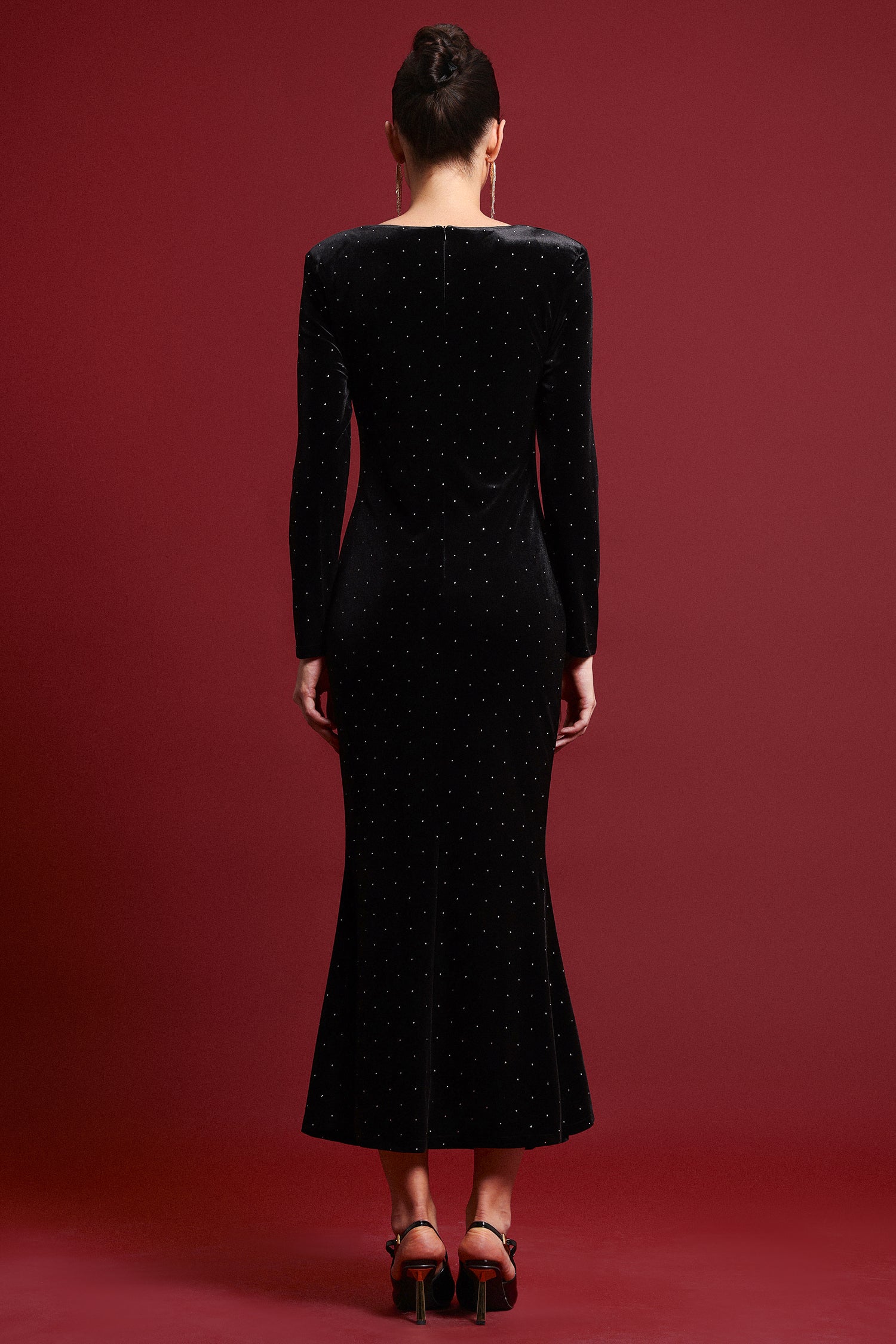 Eigra Classic Contour V Neck Long Sleeve Ruched Velvet Maxi Dress