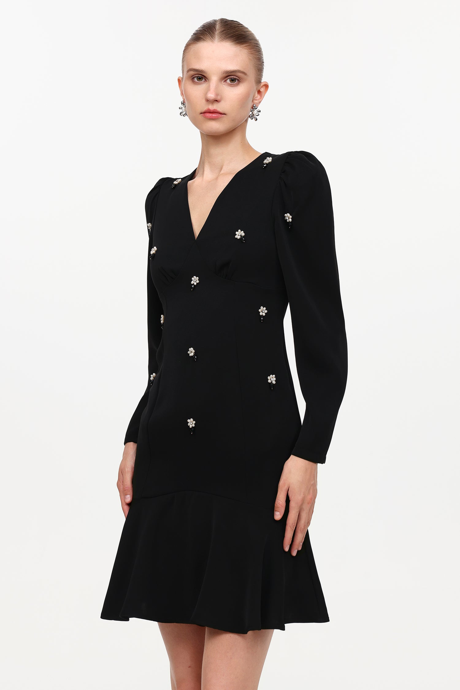 Jiusi Elegant Cinched Waist V-Neck Long Sleeve Beaded Woven Mini Dress