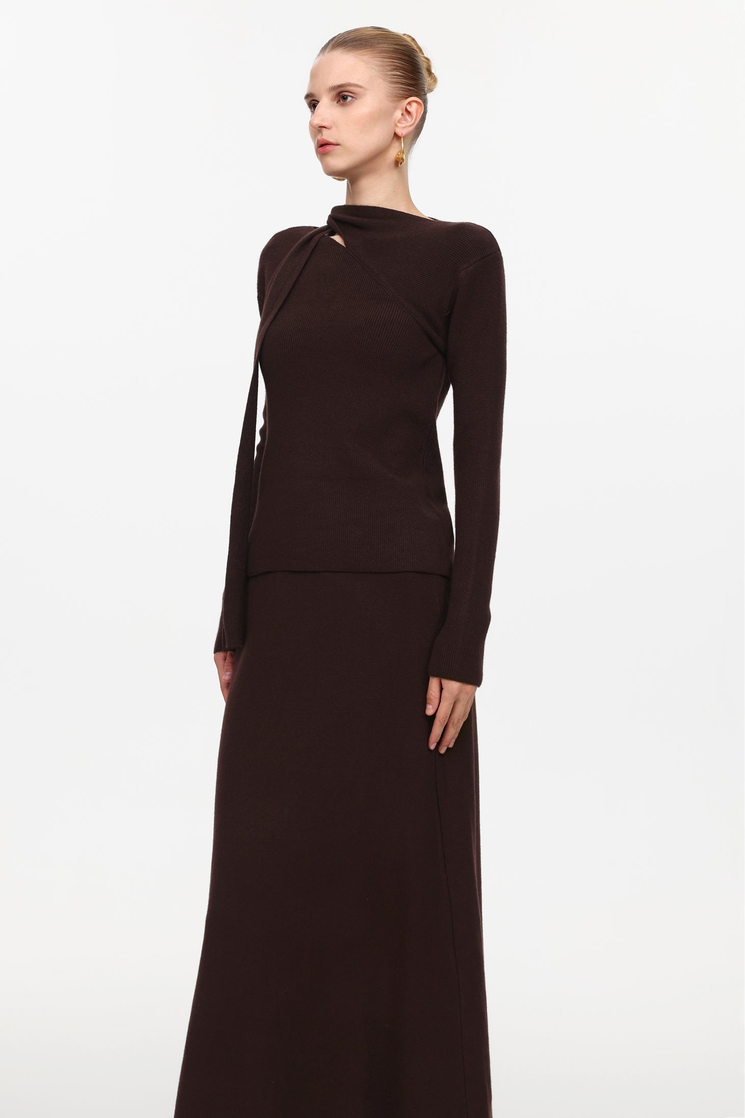 Lelia Elegant Contour Long Sleeve Knot Knit Top And Skirt Two-Piece Set