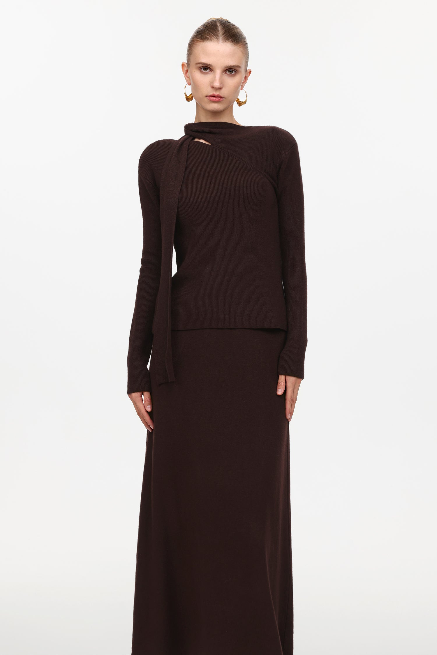 Lelia Elegant Contour Long Sleeve Knot Knit Top And Skirt Two-Piece Set
