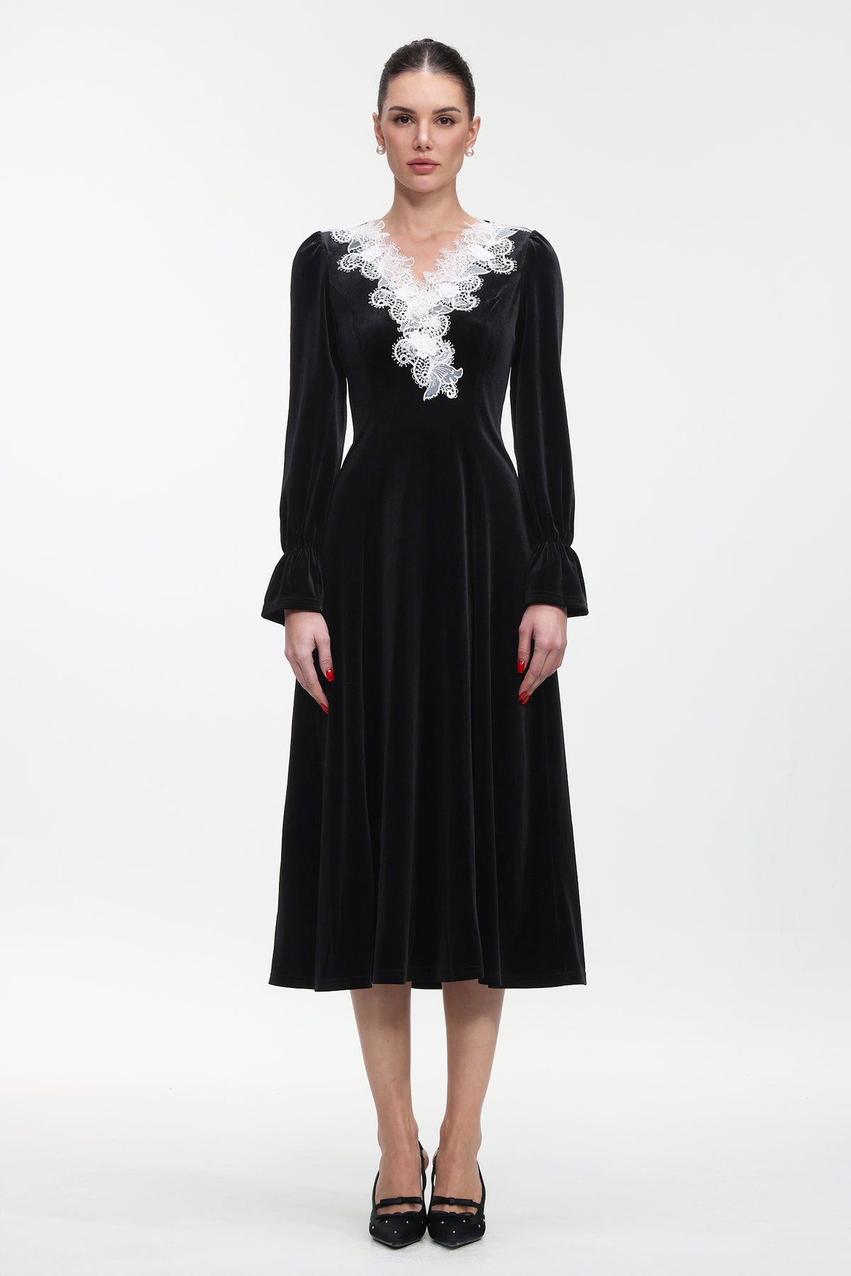 Daona Elegant Contour Long Sleeve Lace Trim Velvet Maxi Dress