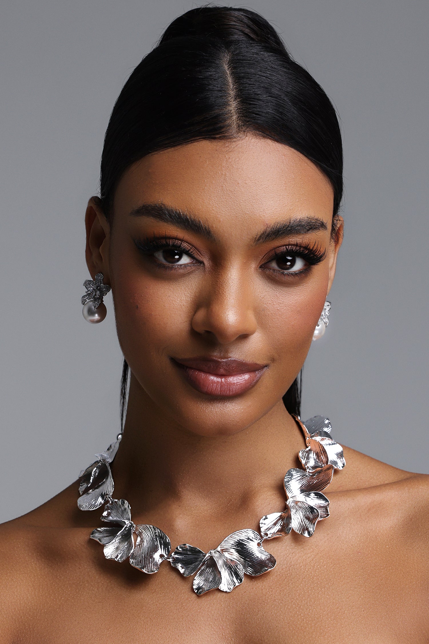 Janka Silver Textured Petal Linked Necklace